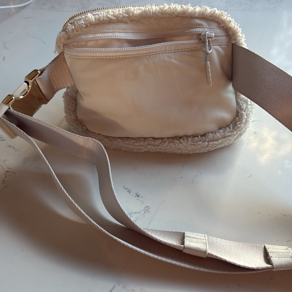 Lululemon Everywhere Sherpa Belt Bag Fleece In Color White Ivory and Gold - Picture 8 of 15